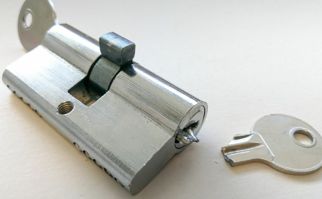 Que faire lorsqu&rsquo;une clé reste coincée dans la serrure ?